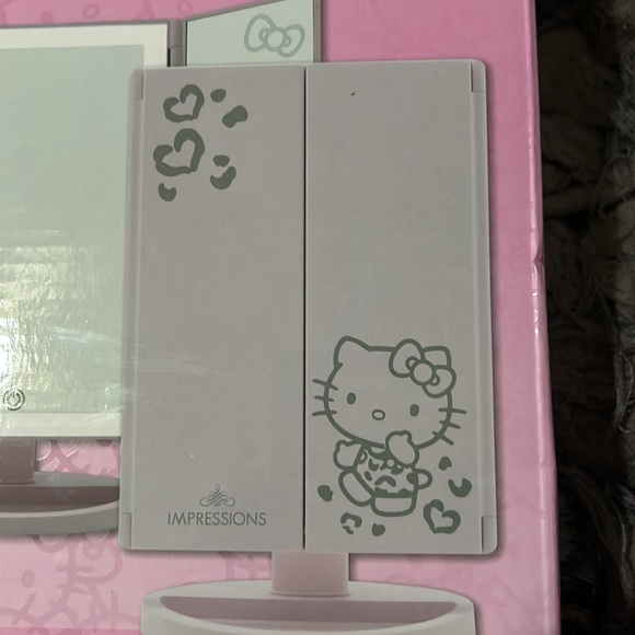 Sanrio Impressions Vanity Hello Kitty Tri Fold Mirror NIB - Picture 4 of 10